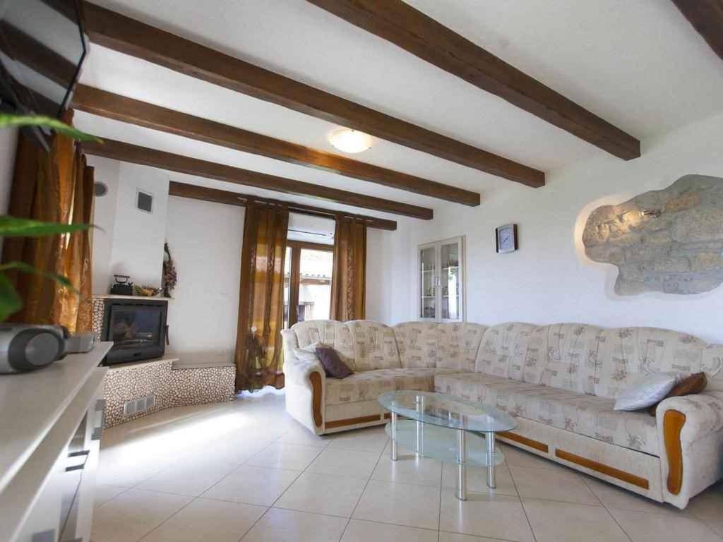 Holiday Home In Dolenja Vas - Istrien 51825 Экстерьер фото